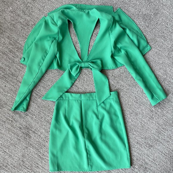 ASOS Saint Genies cropped blazer with bow back and skirt set in green small - Picture 5 of 5
